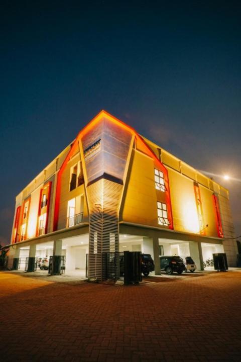 Dparagon Kalijudan Surabaya Exteriör bild